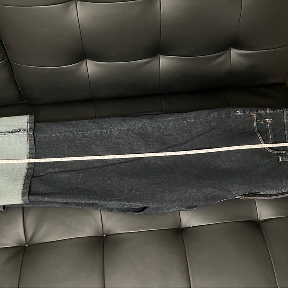 Women’s Lee Blue Relaxed Jeans with Wide Rolled Cuffs - Picture 10 of 10